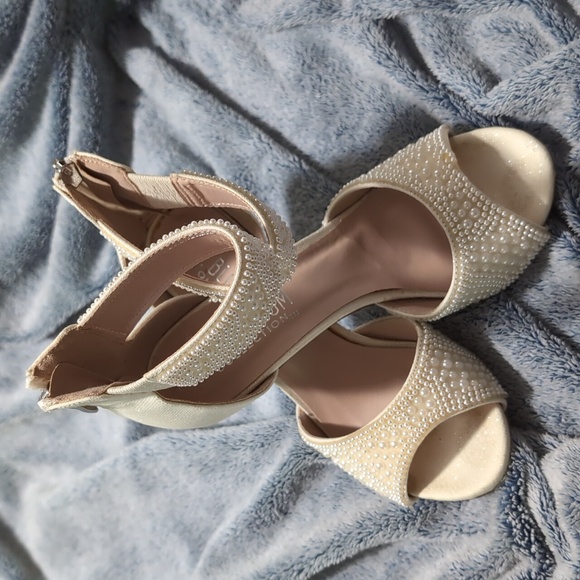 Heels - Picture 3 of 4